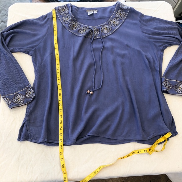 Isabella Bird Purple top with embroidery - Picture 6 of 8